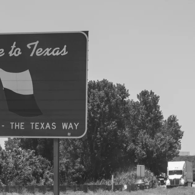 An image of the ‘Welcome to Texas’ sign on the state border.