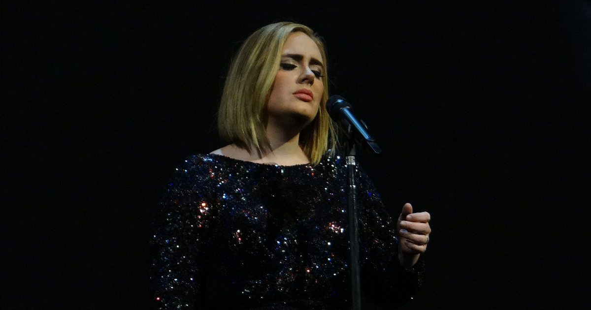 Adele filmed holding Mexican flag not Palestinian one