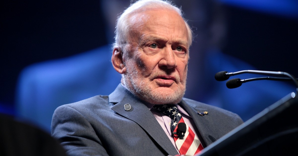 Video clips don’t show Buzz Aldrin admitting he never went to the Moon