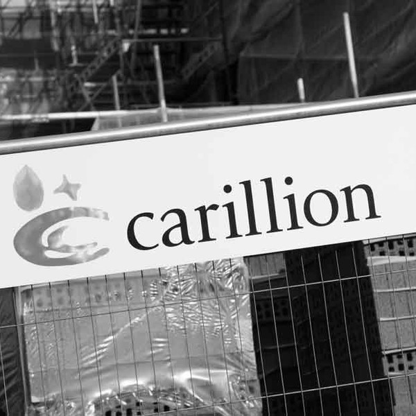 How many PFI contracts did the last Labour government sign with Carillion?