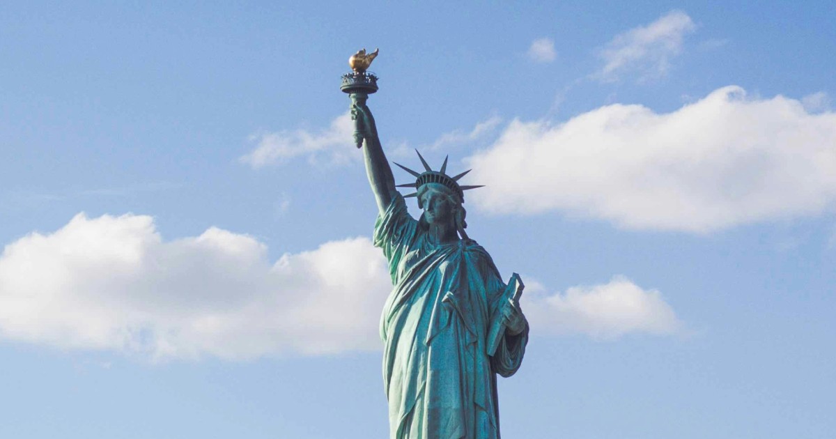 Video of Ukrainian flag on Statue of Liberty is fake