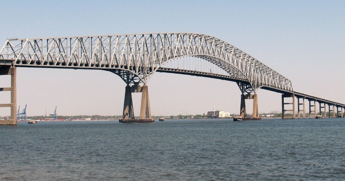 Footage does not show a large explosion on Baltimore bridge before collapse