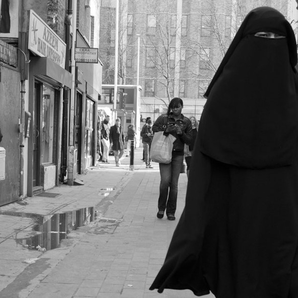 What are the rules on burkas and niqabs in the UK?