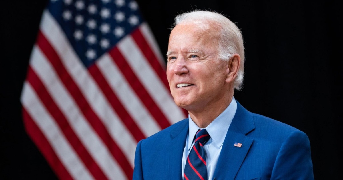 Video doesn’t show Joe Biden falling down stairs of Air Force One in Poland