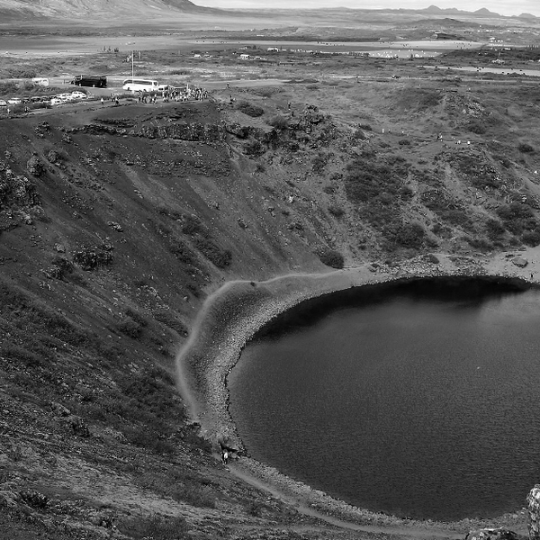 Picture of Icelandic lake has been edited