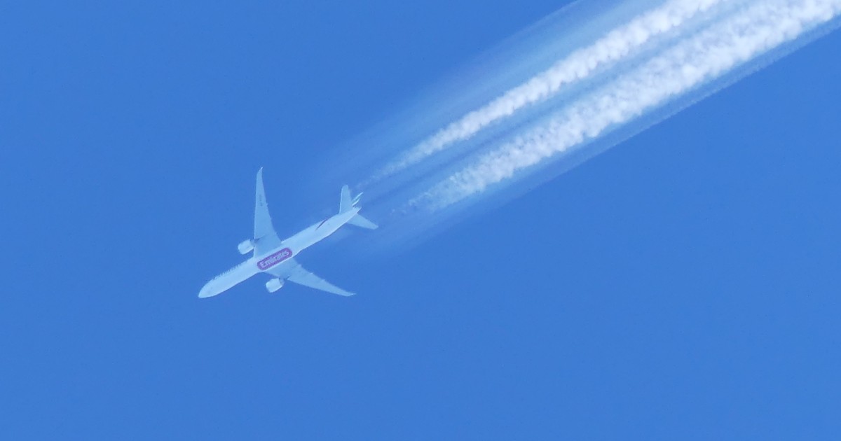 Longer lines behind planes don’t indicate ‘chemtrails’