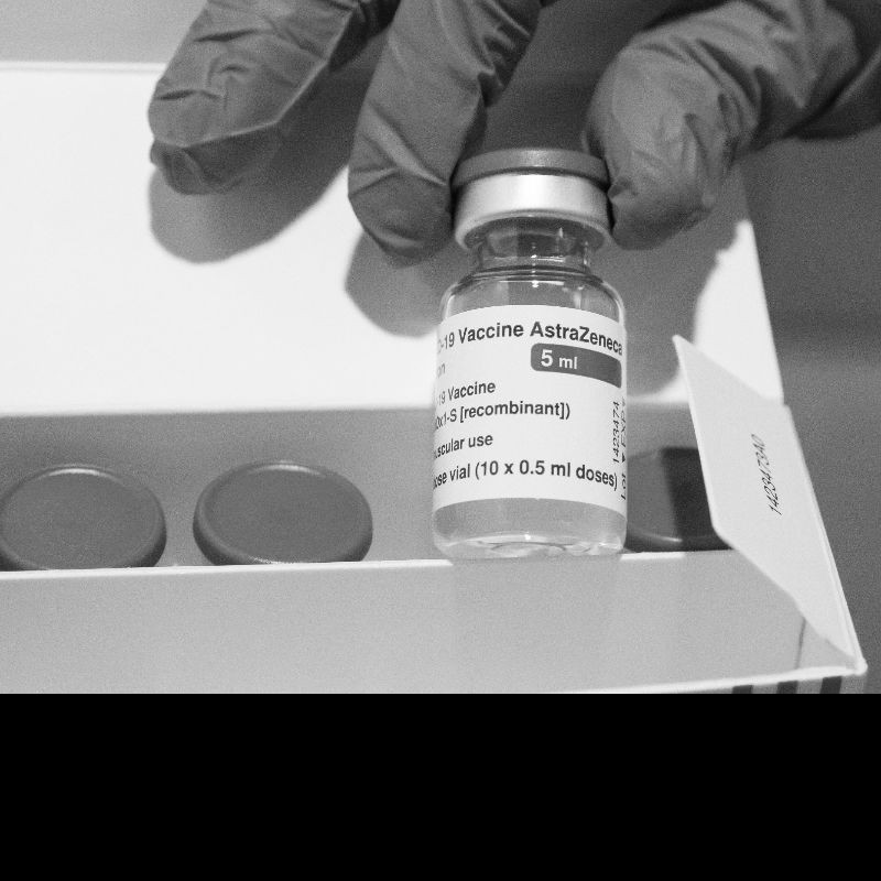 The risk of vaccination does not rise when Covid-19 becomes scarcer