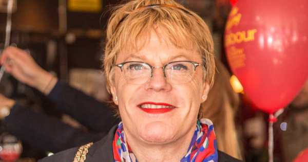 1024px-eddie_izzard_comes_to_crouch_end-fotor-20230808112040.png