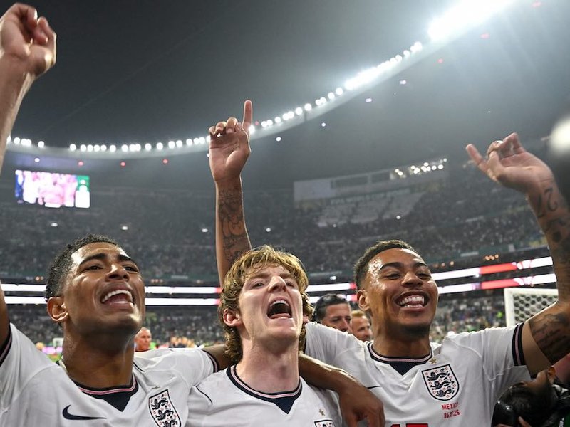 Jude Bellingham, Anthony Gordon and Morgan Rogers celebrate after England wins against Mexico on 5 July.