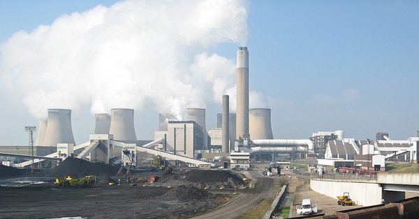 1280px-ratcliffe-on-soar_power_station_with_coal_train_26th_march_2007.jpg