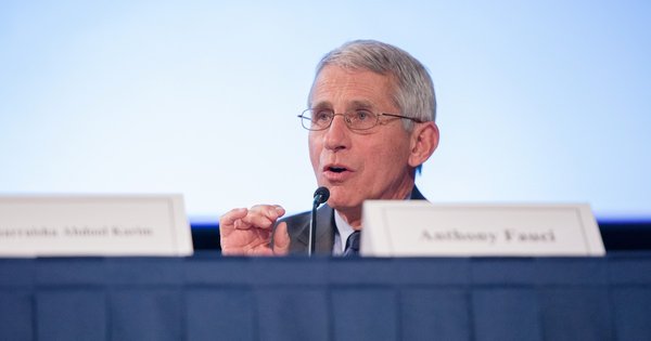 14_april_2022_fogarty-nih-50th-symposium-speaker-anthony-fauci_(27774208927).jpg