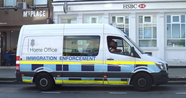 2048px-home_office_immigration_enforcement_vehicle_north_finchley.jpg