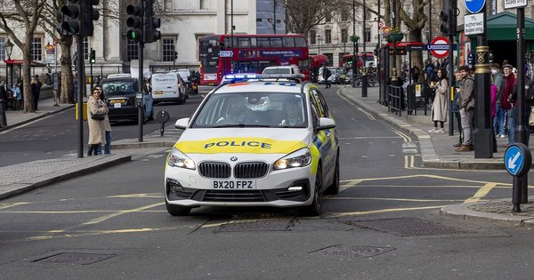 2048px-metropolitan_police_at_trafalgar_square_london_1.jpg