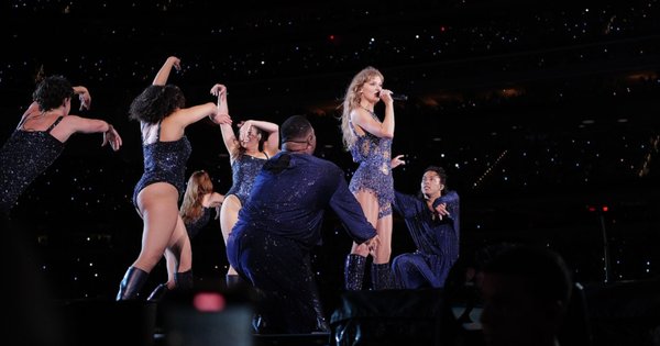 2048px-taylor_swift_the_eras_tour_midnights_era_set_53109602976_1_1.jpg