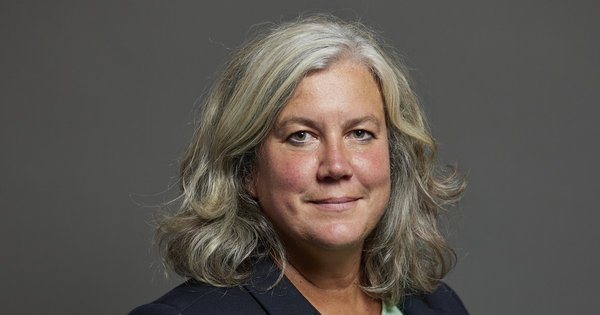 Official portrait of the transport secretary Heidi Alexander