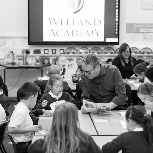 Prime Minister Sir Keir Starmer and education secretary Bridget Phillipson MP sitting in a primary school classroom
