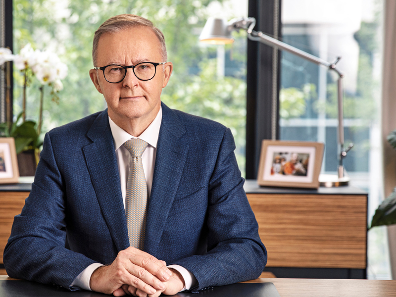 Official portrait of Australian Prime Minister Anthony Albanese