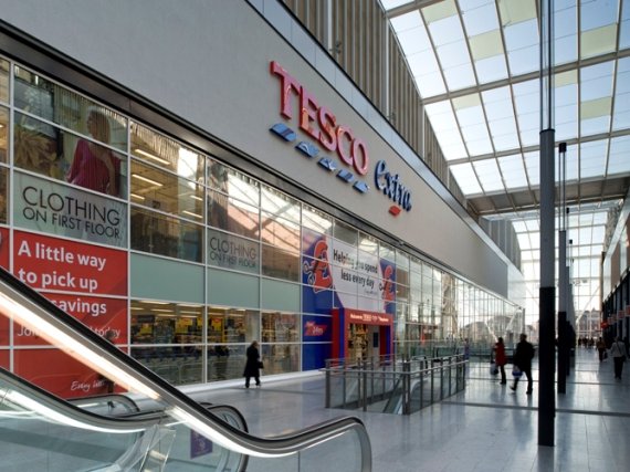 A photo of a Tesco superstore in Hull.