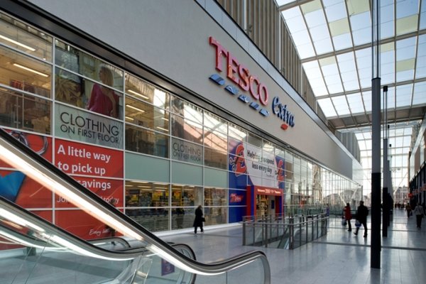 A photo of a Tesco superstore in Hull.