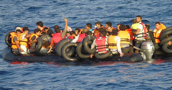 ff-wp-files/2015/09/Migrant-refugee-boat.jpg