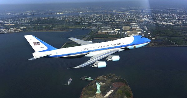 air_force_one_plane_resized.jpg