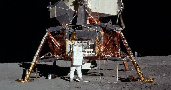 apollo_11_lunar_lander_-_5927_nasa_(1).jpg