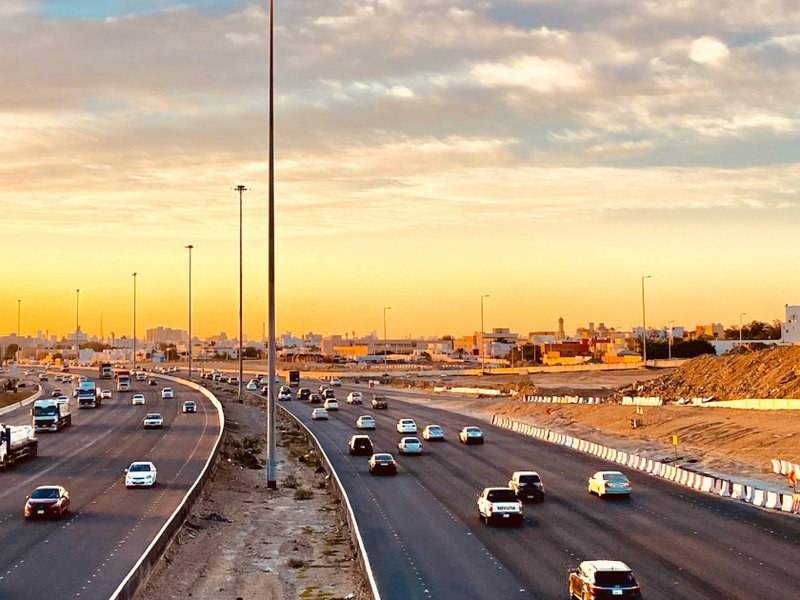 A picture of cars on a road in Jeddah, Saudi Arabia