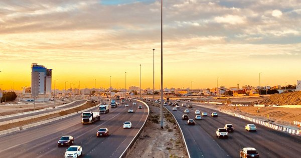 A picture of cars on a road in Jeddah, Saudi Arabia