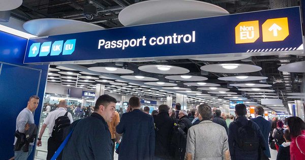 border-control-sign.jpg