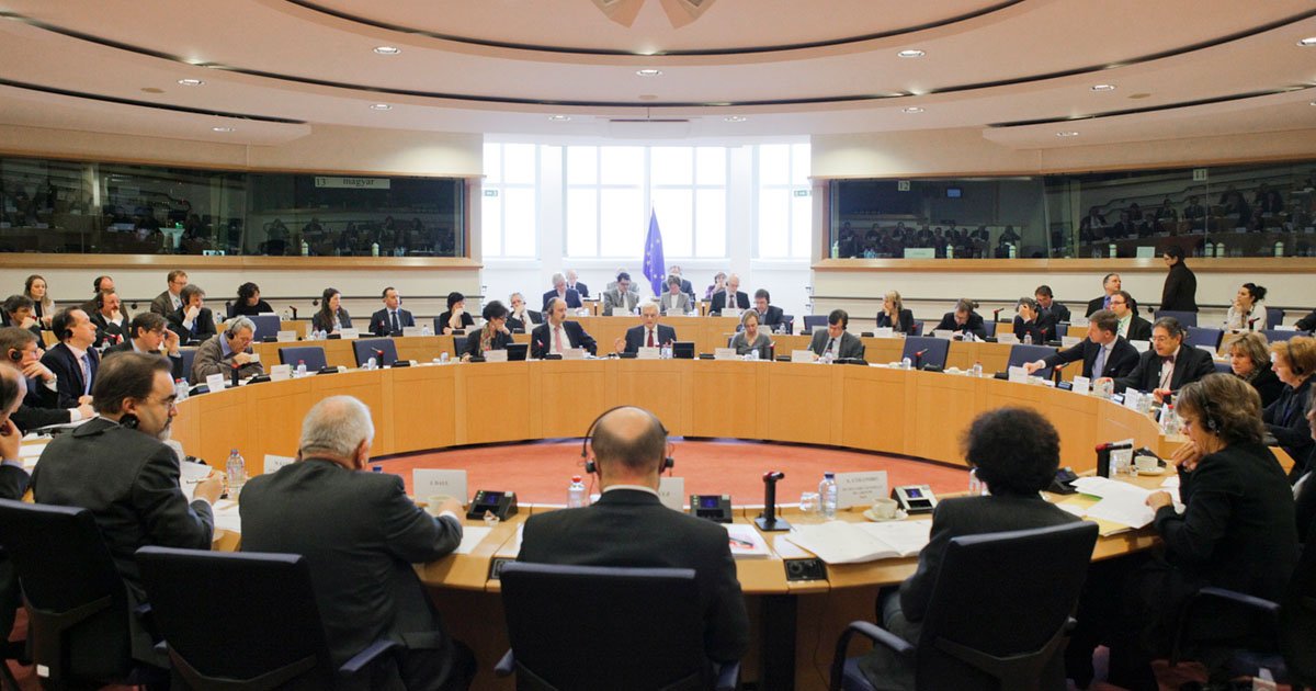 L’idiozia strategica di non comprendere la rottura storica: Trump e la fine delle dinamiche coloniali anglo-francesi