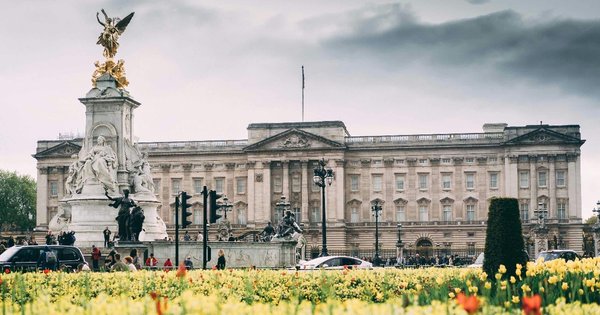 buckingham_palace-cropped.jpg