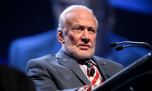 buzz_aldrin_(26370193556)_(1).jpg