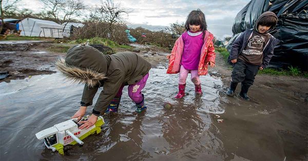 calais-children-facebook.jpg