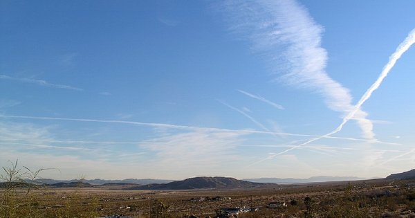 contrails.jpg
