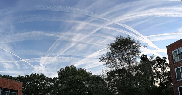 contrails_2_(1).jpg