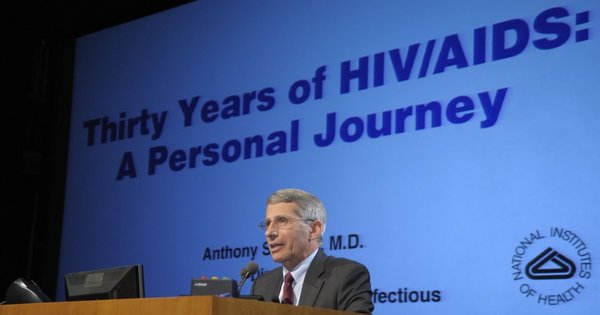 dr._anthony_s._fauci_delivers_lecture-_30_years_of_hiv-aids-_a_personal_journey_(5890993394)_resize.jpg