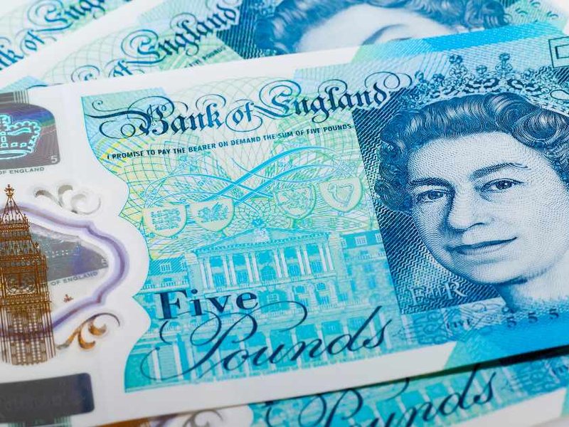 five_pound_notes.jpg