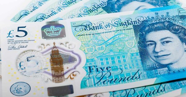 five_pound_notes.jpg