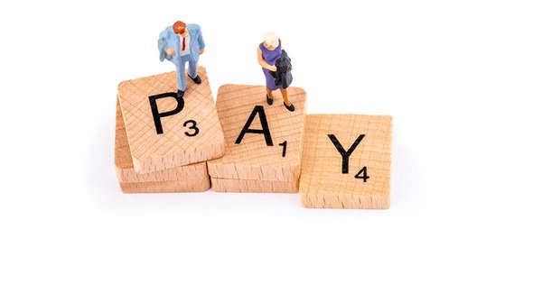 hnj388_are_wages_falling.jpg