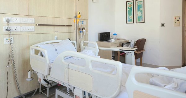 A picture of an empty hospital bed.