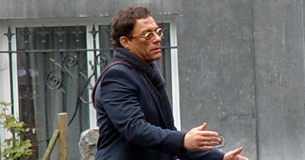 jean_claude_van_damme_sur_le_tournage_de_jcvd_en_octobre_2007.png
