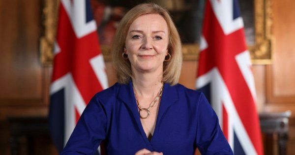liz-truss_2021_portrait_(1).jpg