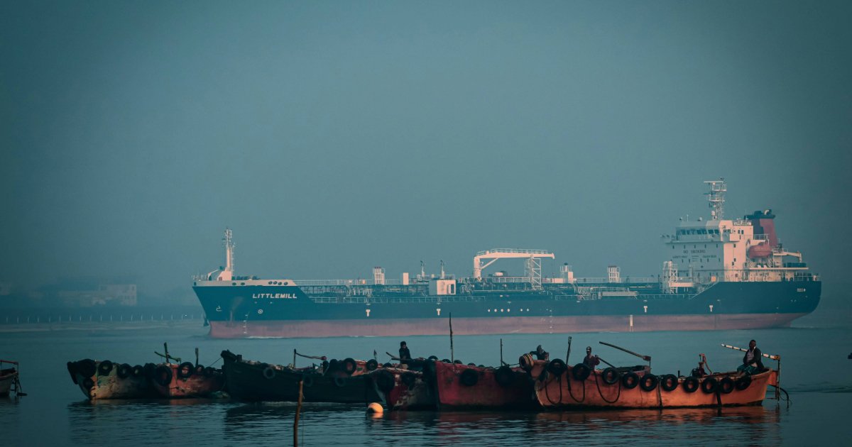 Viral clip shows Bangladesh coast not ships stuck in Strait of Hormuz
