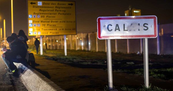 migrants-refugees-calais-facebook.jpg