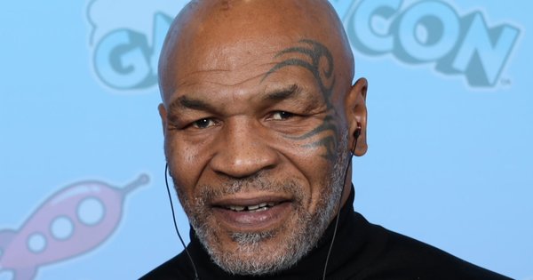 mike_tyson_photo_op_galaxycon_columbus_2023_1.jpg