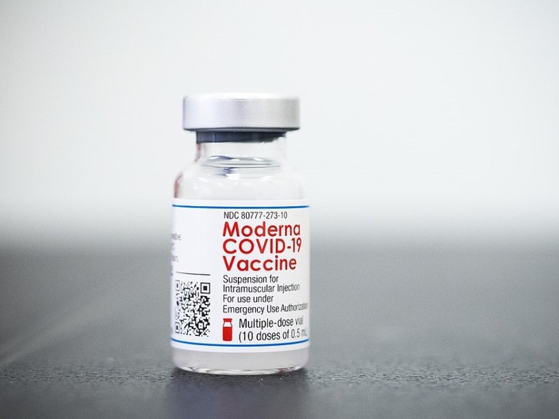 moderna_covid-19_vaccine_(2021)_f_resize.jpg