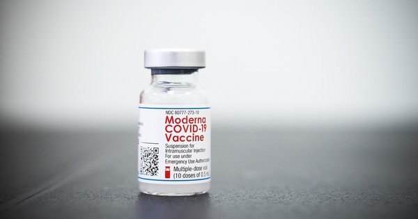 moderna_covid-19_vaccine_(2021)_f_resize.jpg