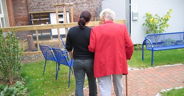 old_woman_walking-cropped.jpg