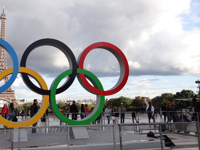 olympic_rings_in_the_place_du_trocadero_in_paris-fotor-20240731165457.png