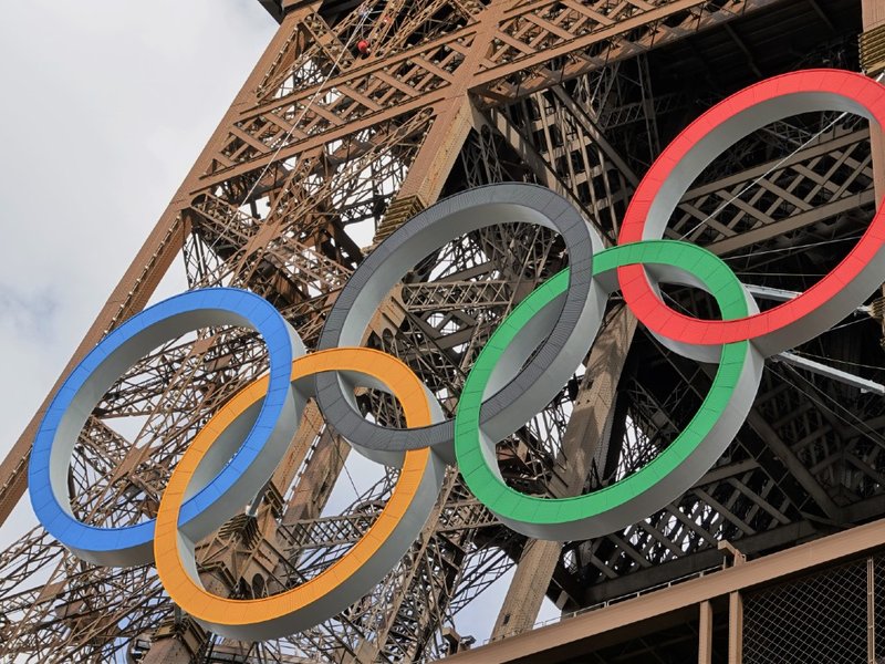 olympic_rings_on_the_eiffel_tower_2024_10_1.jpg